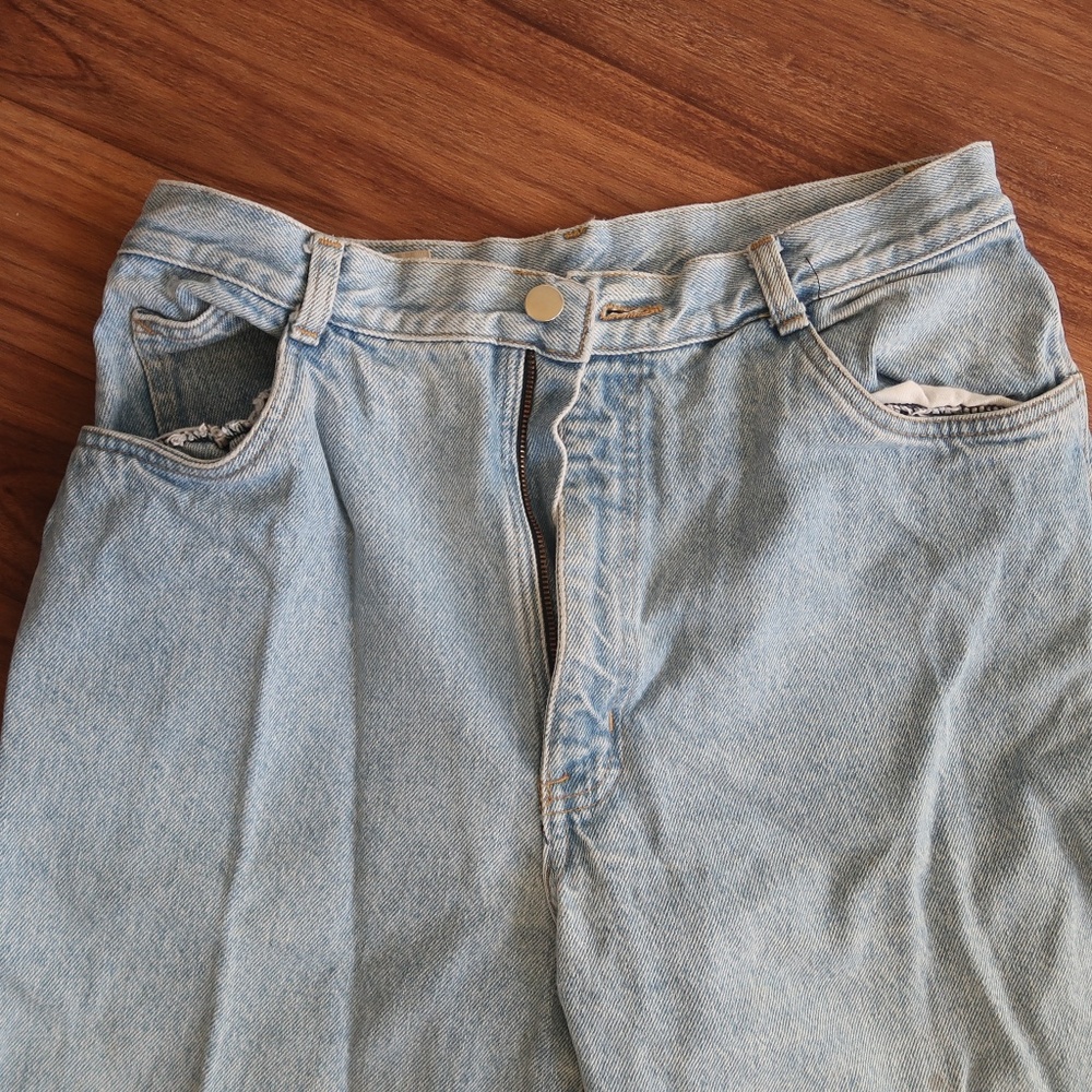 Vintage High Waisted Light Wash Mom Jeans
